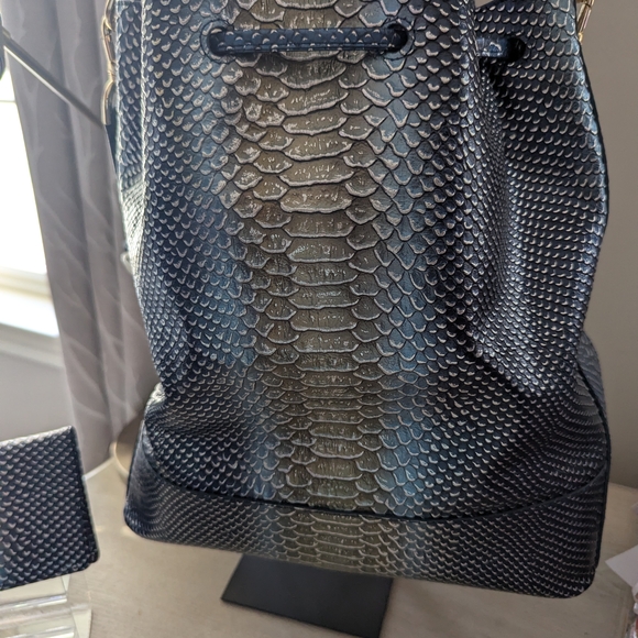 Brahmin Set: Serenity Marlowe Bucket Bag & Matching Wallet - Picture 6 of 16